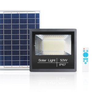 פרוז'קטור סולארי מוגן מים 50W + שלט